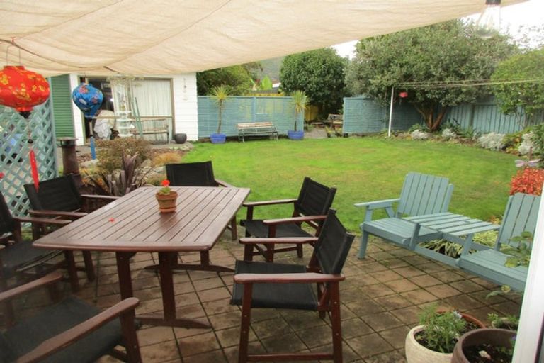 Photo of property in 5 Arthur Grove, Waikanae, 5036