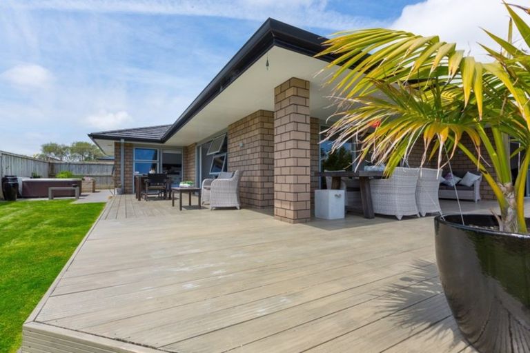 Photo of property in 11 Settlers Close, Whalers Gate, New Plymouth, 4310