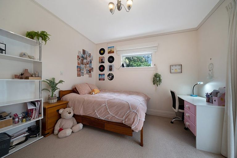 Photo of property in 112 Motu Road, Kumeu, 0891