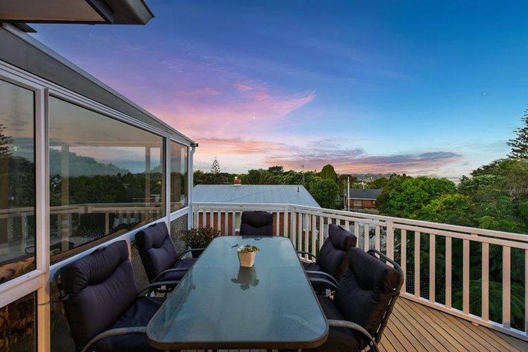 Photo of property in 148a Cliff View Drive, Green Bay, Auckland, 0604