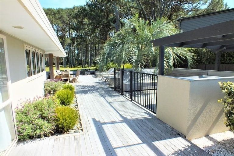 Photo of property in 708 Matarangi Drive, Matarangi, Whitianga, 3592