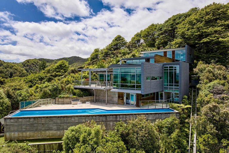 Photo of property in 13a Walter Road, Lowry Bay, Lower Hutt, 5013
