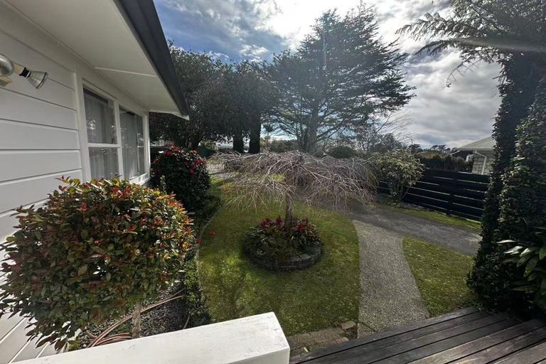 Photo of property in 120 Ennis Avenue, Pakuranga Heights, Auckland, 2010