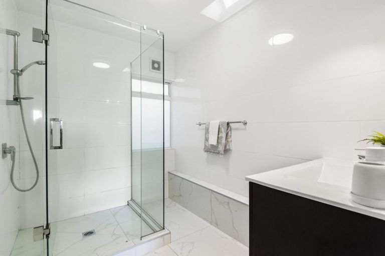 Photo of property in 1/20a Hauraki Road, Hauraki, Auckland, 0622