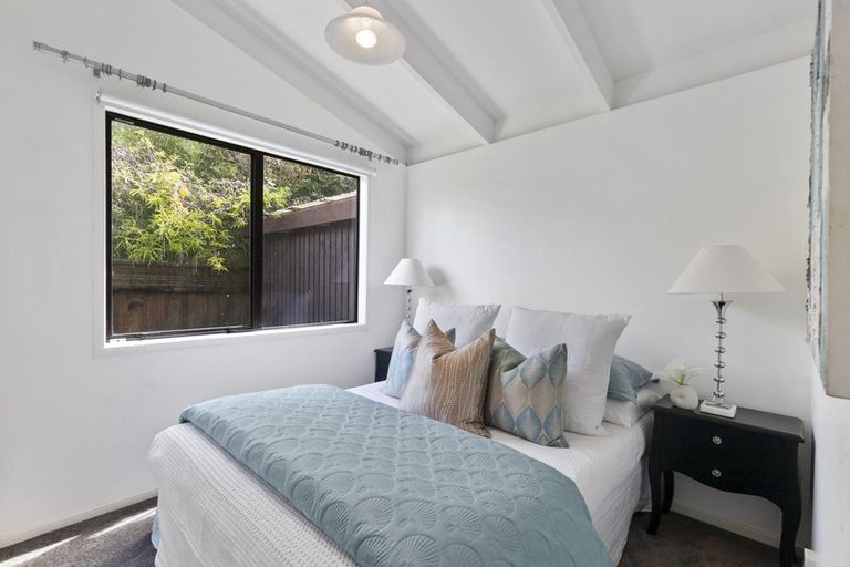 Photo of property in 1/9 Reynolds Place, Torbay, Auckland, 0630