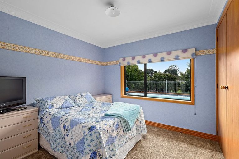 Photo of property in 27 Motu Road, Kumeu, 0891