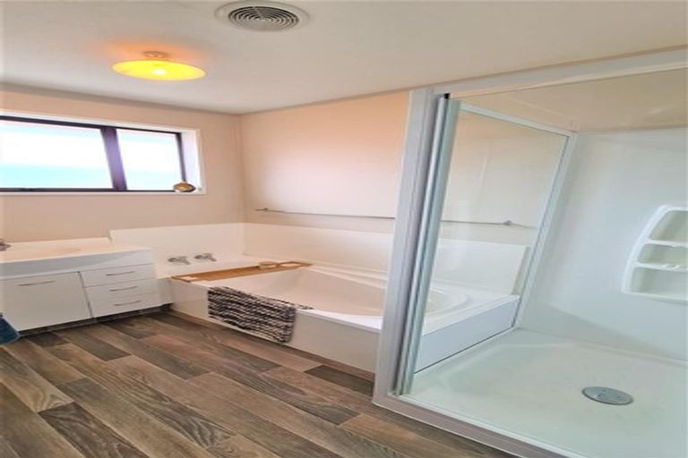 Photo of property in 1/39 Solomon Avenue, Redwood, Christchurch, 8051