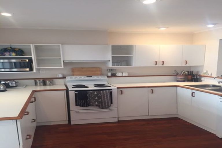 Photo of property in 59 The Esplanade, Eastern Beach, Auckland, 2012