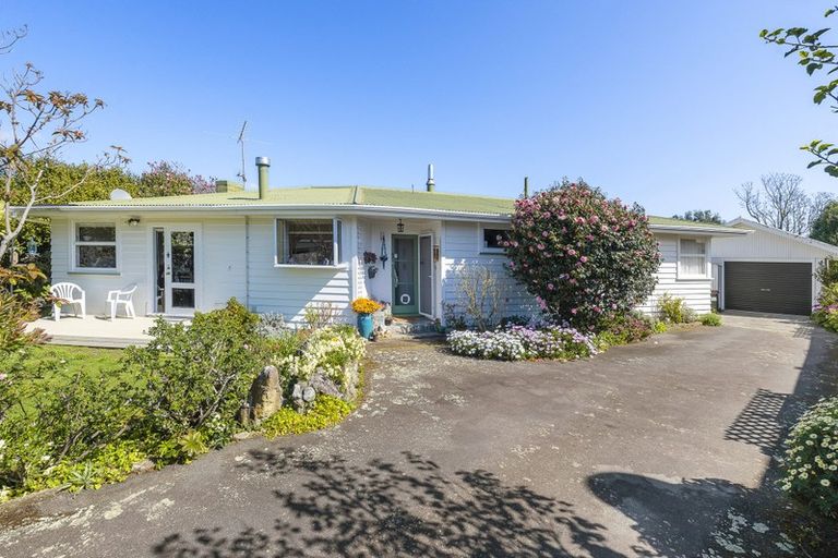 Photo of property in 9 Nimmo Avenue West, Waikanae, 5036