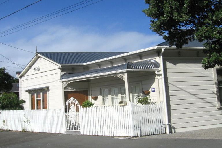 Photo of property in 27 Rua Street, Lyall Bay, Wellington, 6022