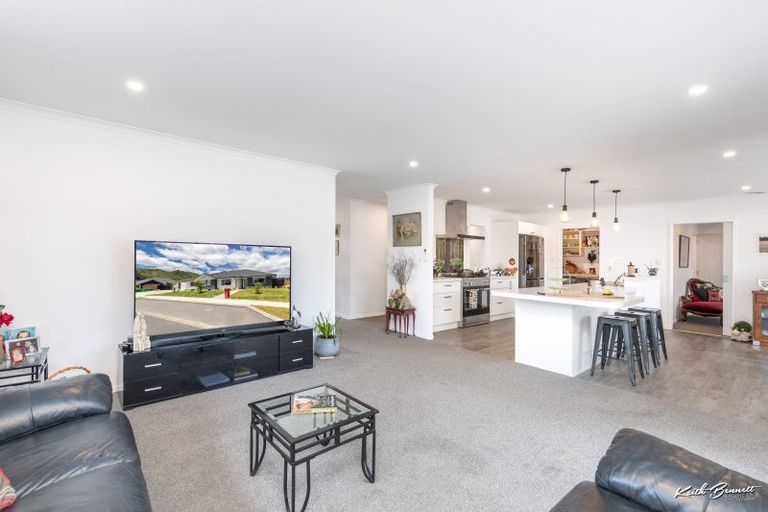 Photo of property in 33 Buddle Road, Wallaceville, Upper Hutt, 5018