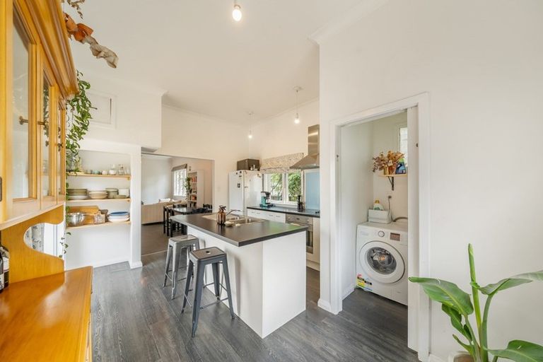 Photo of property in 1 Heath Grove, Waiwhetu, Lower Hutt, 5010