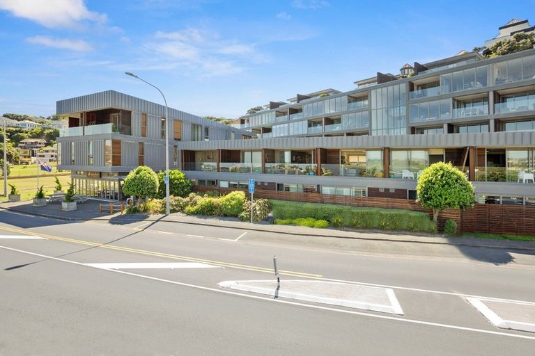 Photo of property in Patent 326 Apartments, 326 Evans Bay Parade, Hataitai, Wellington, 6021