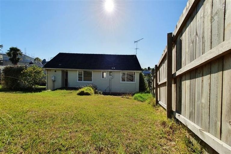 Photo of property in 1/26 Becroft Drive, Forrest Hill, Auckland, 0620