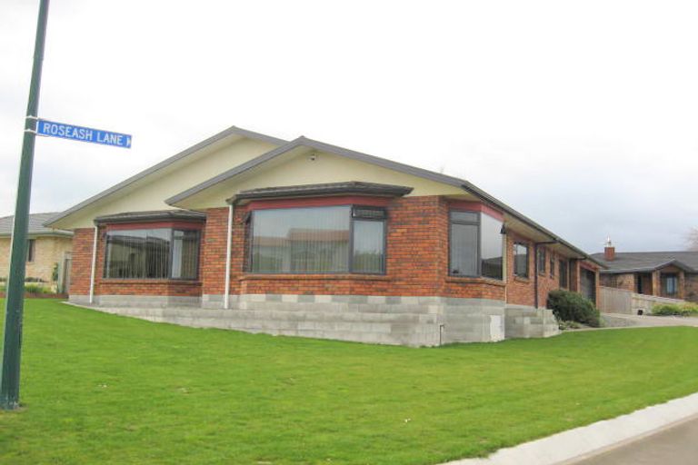 Photo of property in 3 Roseash Lane, Levin, 5510