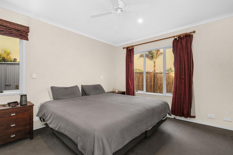 Photo of property in 5 Magic Way, Randwick Park, Auckland, 2105