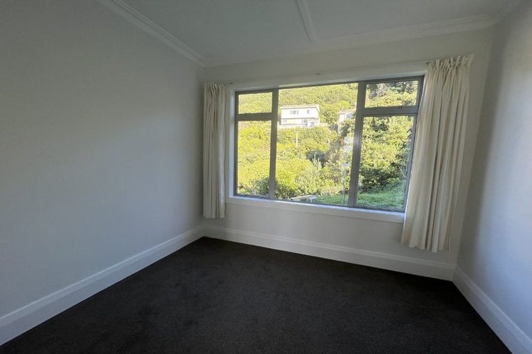 Photo of property in 24 Hungerford Road, Lyall Bay, Wellington, 6022