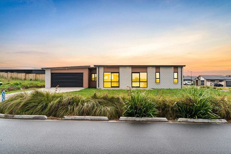 Photo of property in 8 Booker Drive, Tuakau, 2121