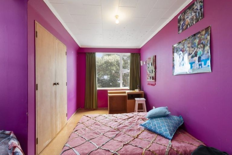 Photo of property in 24 Pukatea Street, Eastbourne, Lower Hutt, 5013