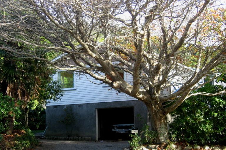 Photo of property in 102 Kamahi Street, Stokes Valley, Lower Hutt, 5019