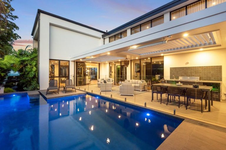 Photo of property in 90 Marine Parade, Mellons Bay, Auckland, 2014