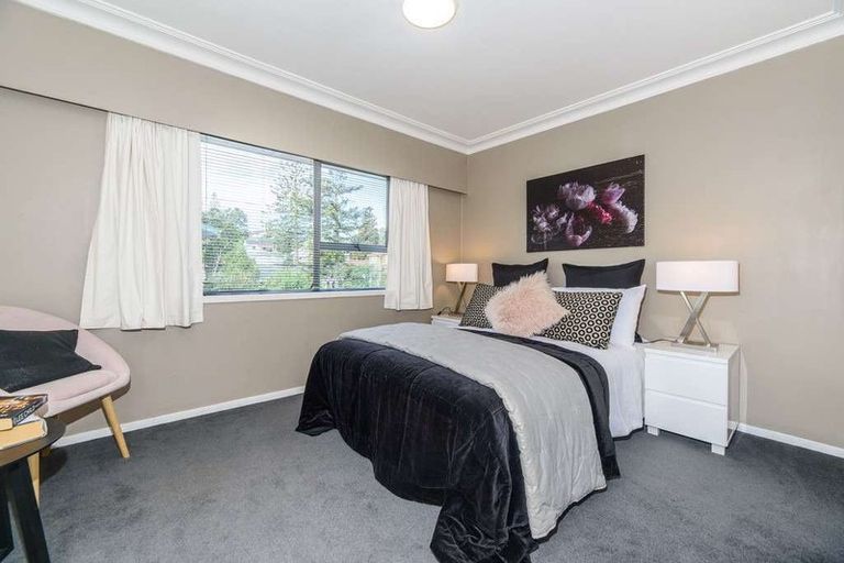 Photo of property in 2a/123 Hutchinsons Road, Bucklands Beach, Auckland, 2014