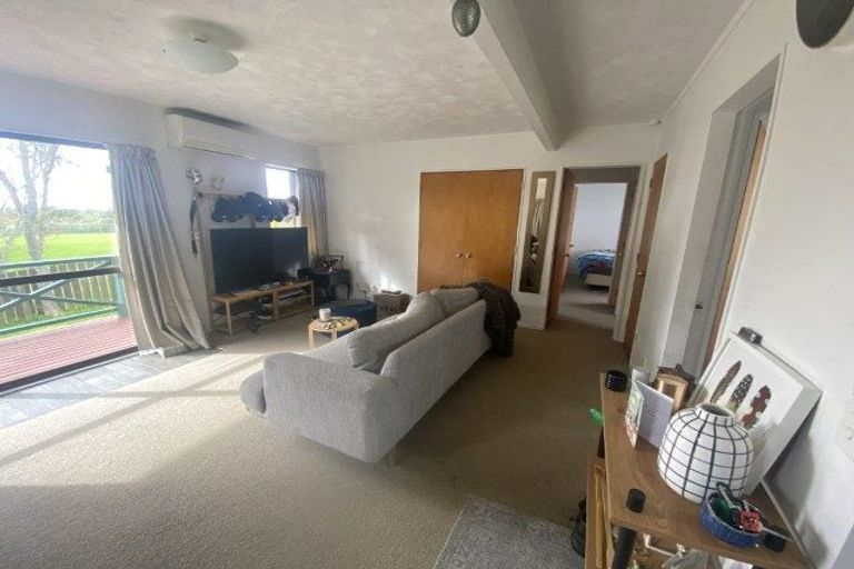 Photo of property in 39a Horokiwi Road West, Newlands, Wellington, 6037