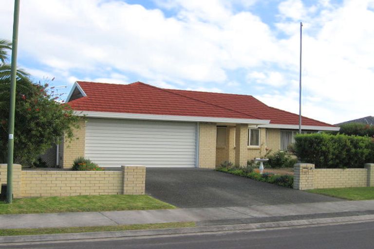Photo of property in 29 Chalmers Close, Orewa, 0931