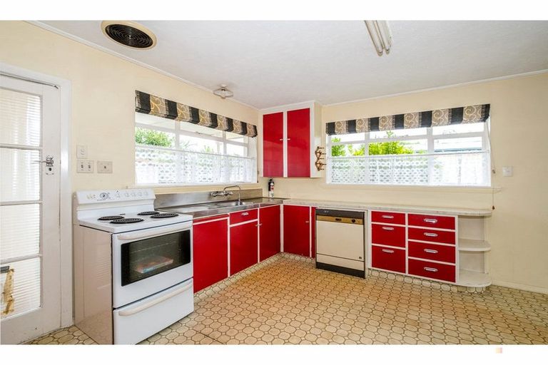 Photo of property in 1 Regent Street, Waimate, 7924