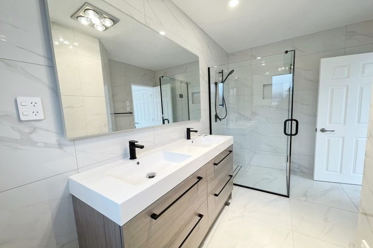 Photo of property in 3 Ballintra Close, Pinehill, Auckland, 0632