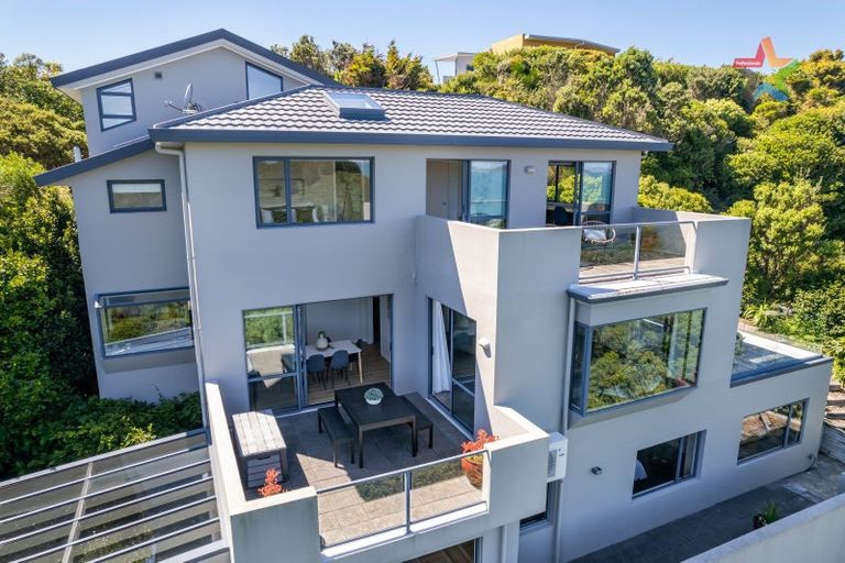 Photo of property in 7 Green Park Lane, Korokoro, Lower Hutt, 5012
