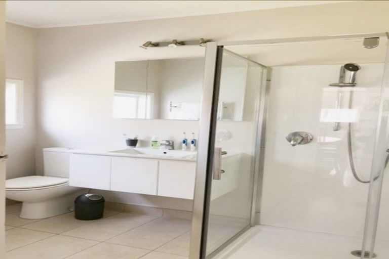 Photo of property in 18 Yeovil Road, Te Atatu Peninsula, Auckland, 0610