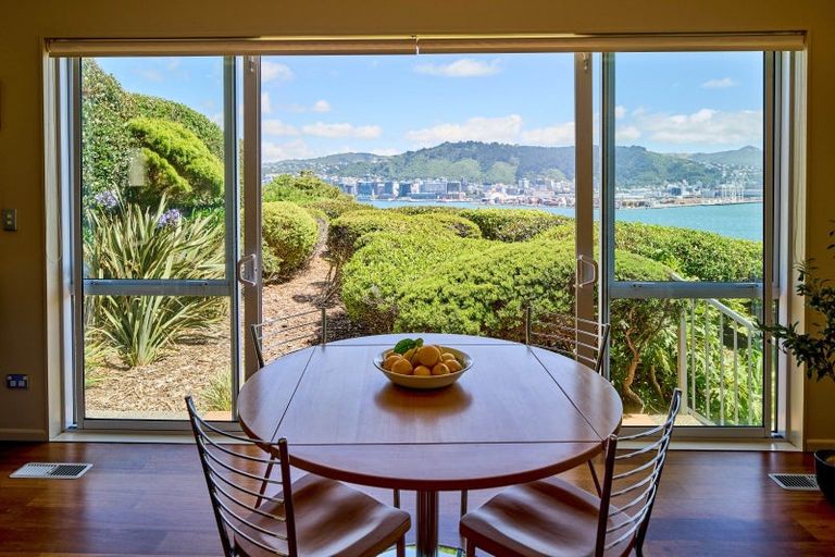 Photo of property in 14 The Crescent, Roseneath, Wellington, 6011