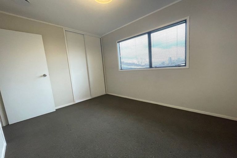Photo of property in 2/25 Melleray Place, Randwick Park, Auckland, 2105