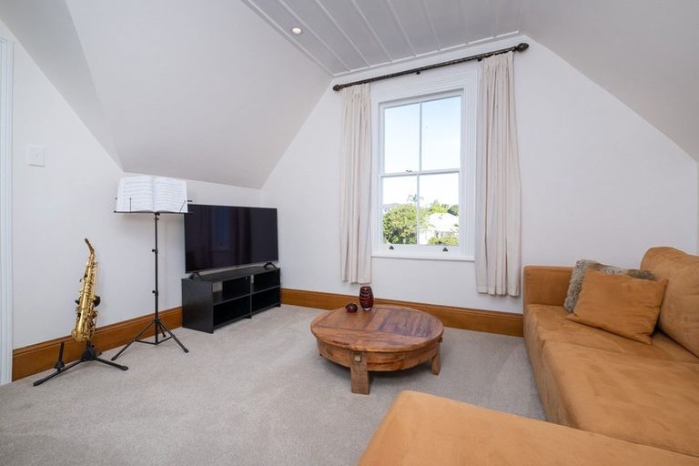 Photo of property in 14 Cameron Road, Bluff Hill, Napier, 4110
