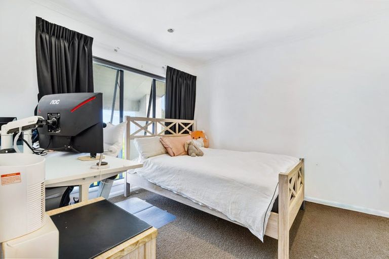 Photo of property in 12 Roy Maloney Drive, Henderson, Auckland, 0612