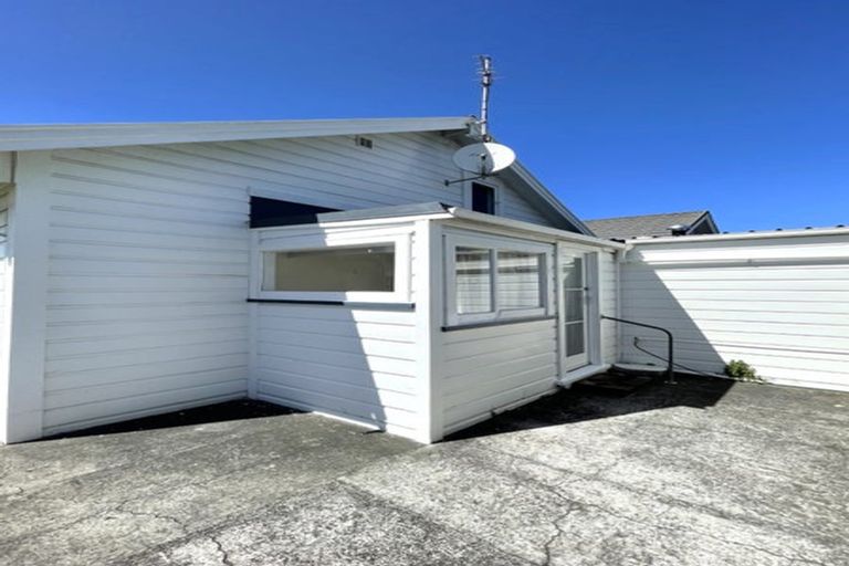 Photo of property in 100 Yule Street, Lyall Bay, Wellington, 6022