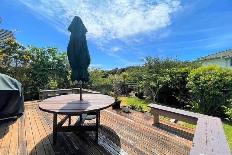 Photo of property in 2/42 Headcorn Place, Botany Downs, Auckland, 2010