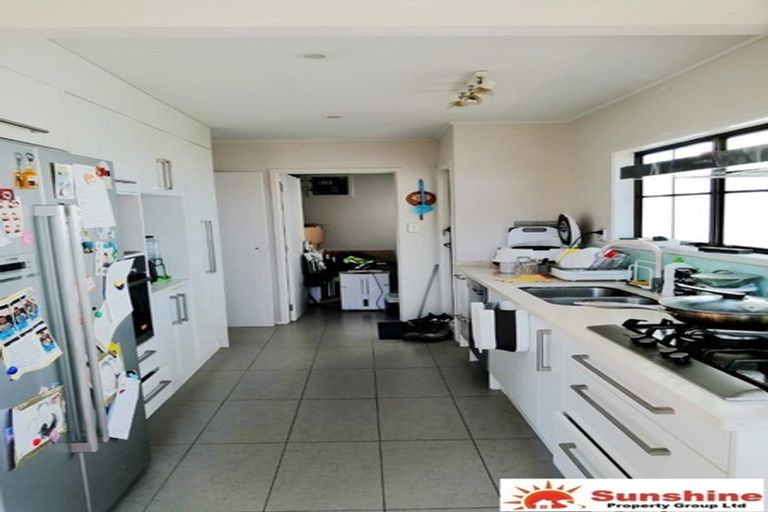 Photo of property in 3 Sunward Rise, Glenfield, Auckland, 0629