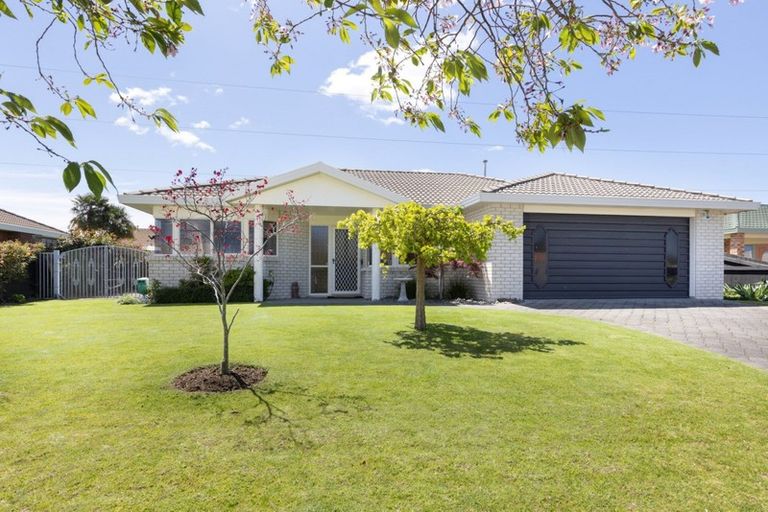 Photo of property in 10 Azalea Dell, Mount Maunganui, 3116