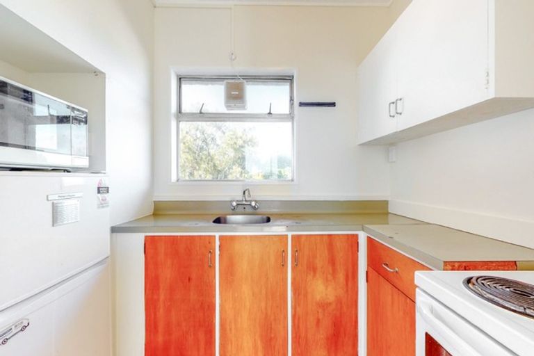 Photo of property in Beresford Apartments, 16/118 Russell Terrace, Berhampore, Wellington, 6023