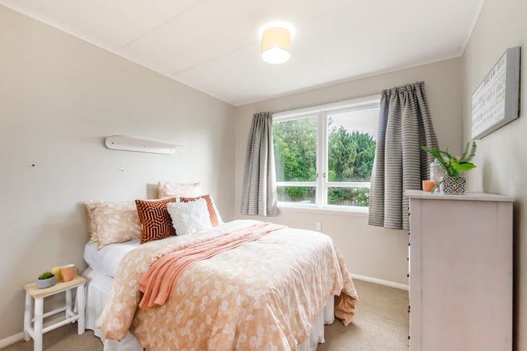 Photo of property in 37 Mazengarb Road, Paraparaumu Beach, Paraparaumu, 5032