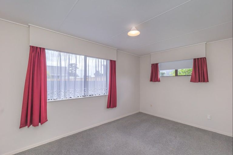 Photo of property in 104 Ryder Crescent, Levin, 5510