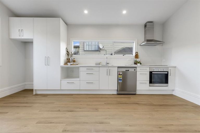 Photo of property in 7/16 Grenville Street, Waltham, Christchurch, 8011