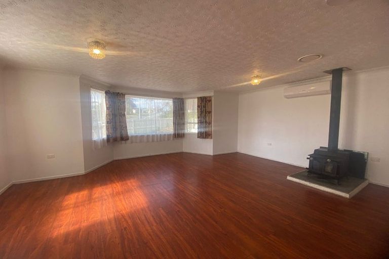 Photo of property in 115 View Road, Sunnyvale, Auckland, 0612