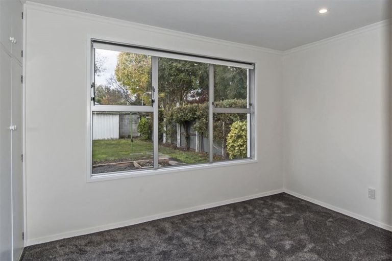 Photo of property in 2/86 Avonhead Road, Avonhead, Christchurch, 8042