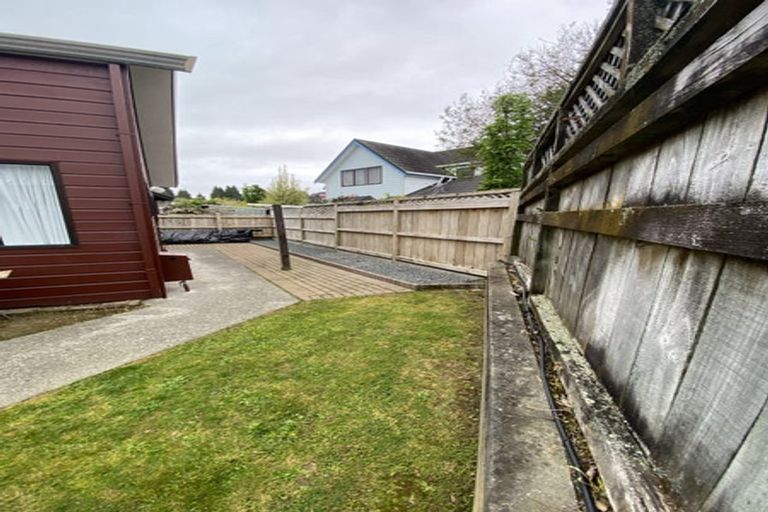 Photo of property in 2/24 Comeskey Grove, Elderslea, Upper Hutt, 5018