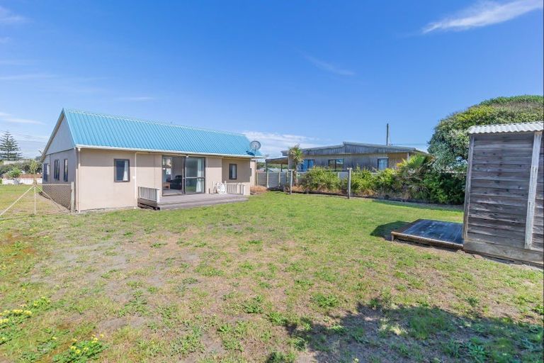 Photo of property in 22 Rangitane Street, Himatangi Beach, Foxton, 4891