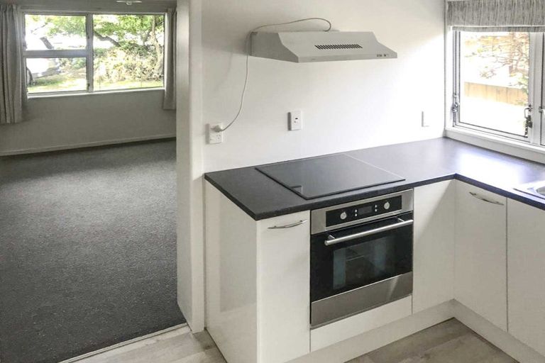Photo of property in 32 Kervil Avenue, Te Atatu Peninsula, Auckland, 0610