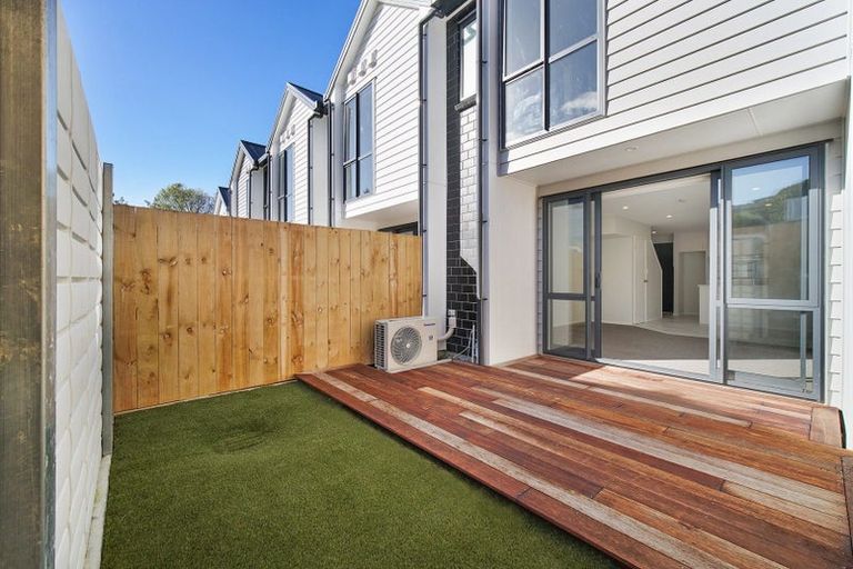 Photo of property in 7/31 Ayton Drive, Totara Vale, Auckland, 0629